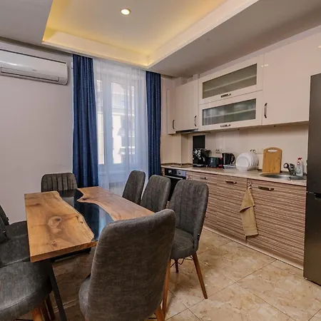 3bdr, Center Retreat, Heart, Free Parking Apartment Sofia