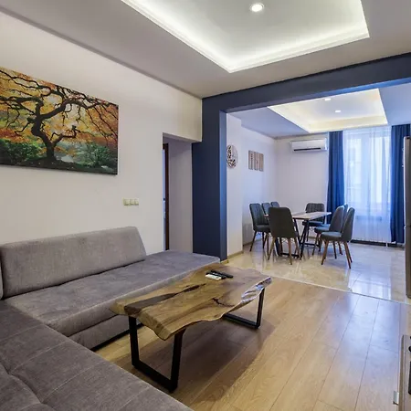 Apartment 3bdr, Center Retreat, Heart, Free Parking Sofia