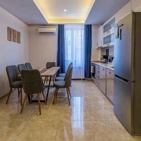 Apartment 3bdr, Center Retreat, Heart, Free Parking *