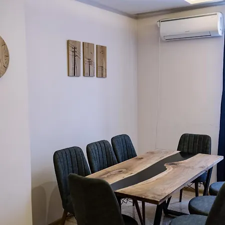3bdr, Center Retreat, Heart, Free Parking Apartment *